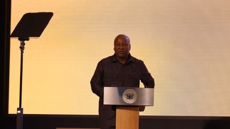 Tổng thống Ghana, ông John Dramani Mahama, phát biểu tại Hội nghị tham vấn cấp cao tại thủ đô Accra, ngày 18/6/2026. (Ảnh: Tân Hoa Xã)