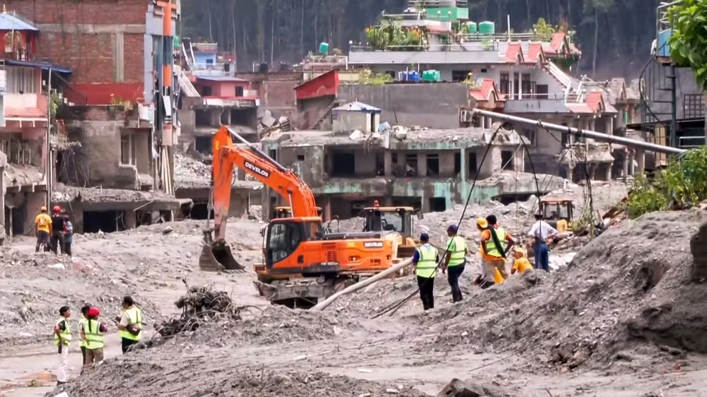Công tác khắc phục hậu quả sau lũ quét tại Nuwakot, Nepal. (Ảnh: ANI/TTXVN)
