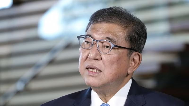 Thủ tướng Nhật Bản Shigeru Ishiba phát biểu với báo giới tại thủ đô Tokyo. (Ảnh: Kyodo/TTXVN)