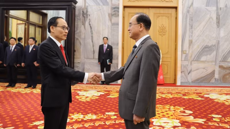 Đặc phái viên của Tổng Bí thư, Chủ tịch nước Tô Lâm, đồng chí Lê Hoài Trung, Ủy viên Bộ Chính trị, Bộ trưởng Ngoại giao và Chủ tịch Ủy ban Thường vụ Hội nghị nhân dân tối cao kiêm Chủ tịch Hội nghị nhân dân tối cao Cộng hòa dân chủ nhân dân Triều Tiên, ngày 15/5. (Ảnh: TTXVN)