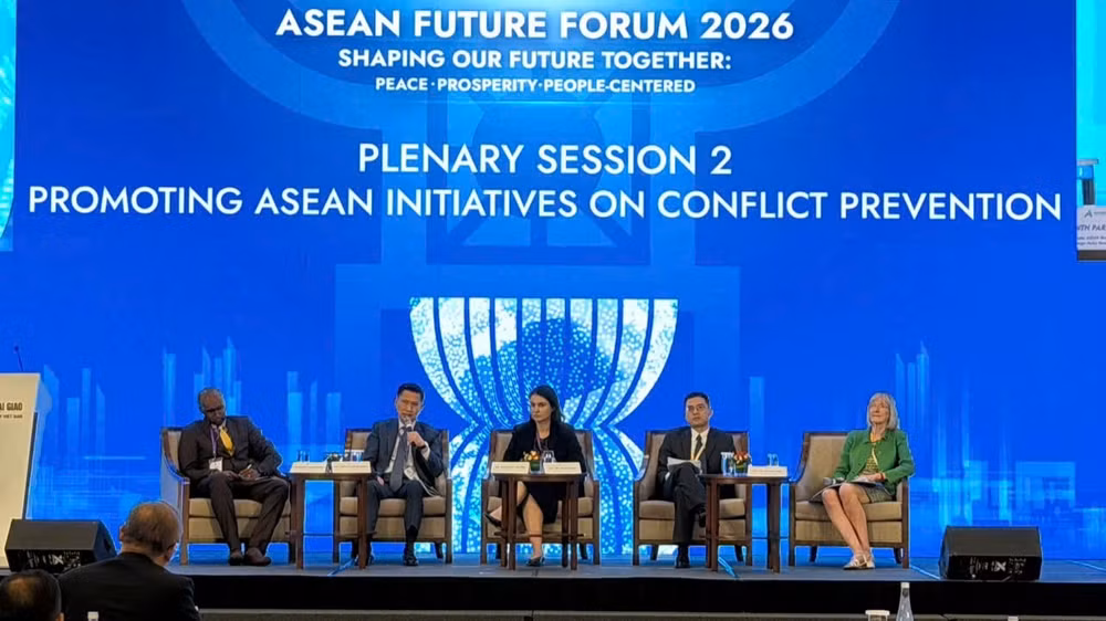 Các diễn giả trong phiên thảo luận về các sáng kiến của ASEAN về phòng ngừa xung đột. (Ảnh: KHÁNH LAN)