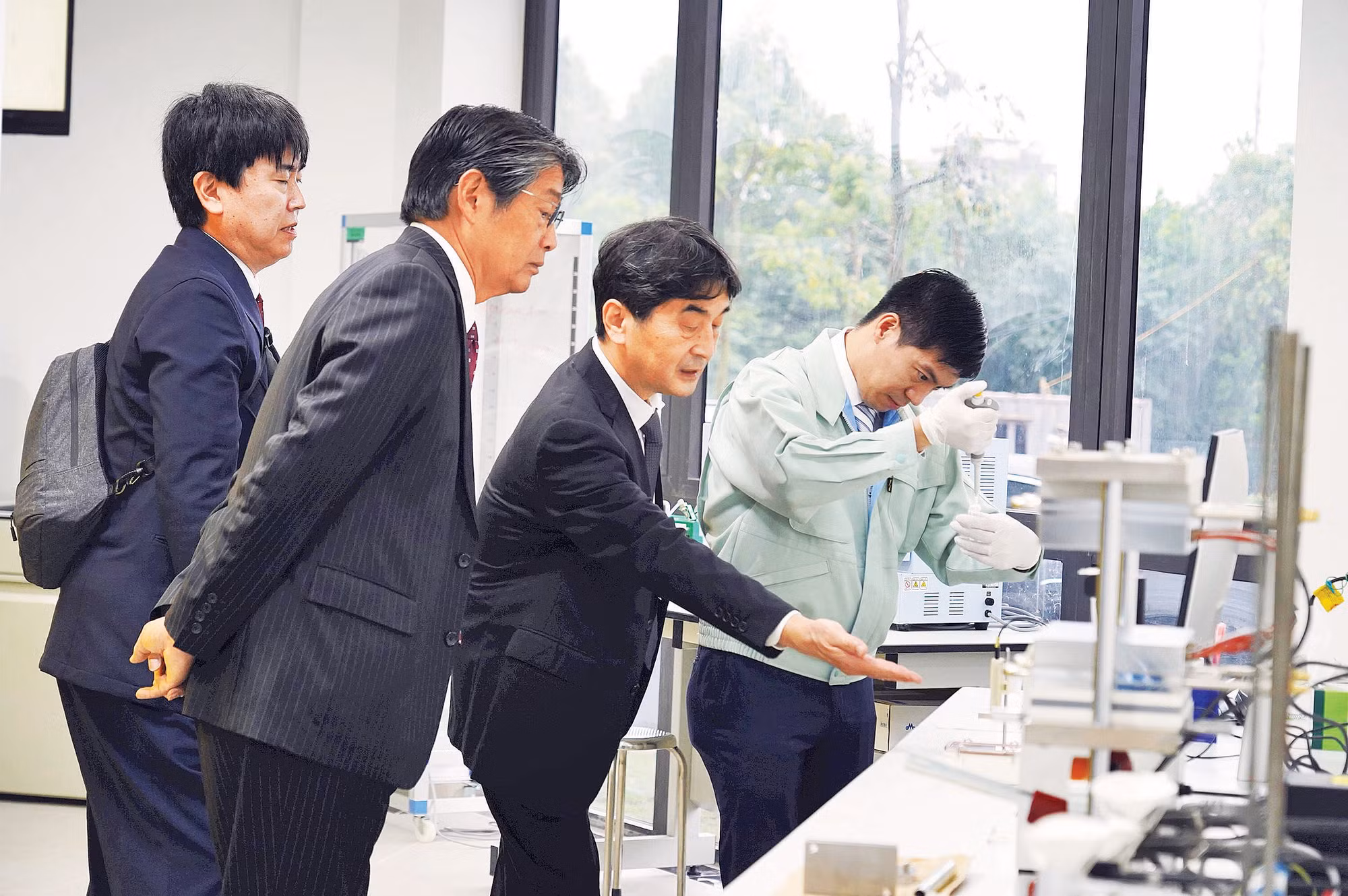 2-phong-lab-du-an-jica-tai-dhqghn.jpg