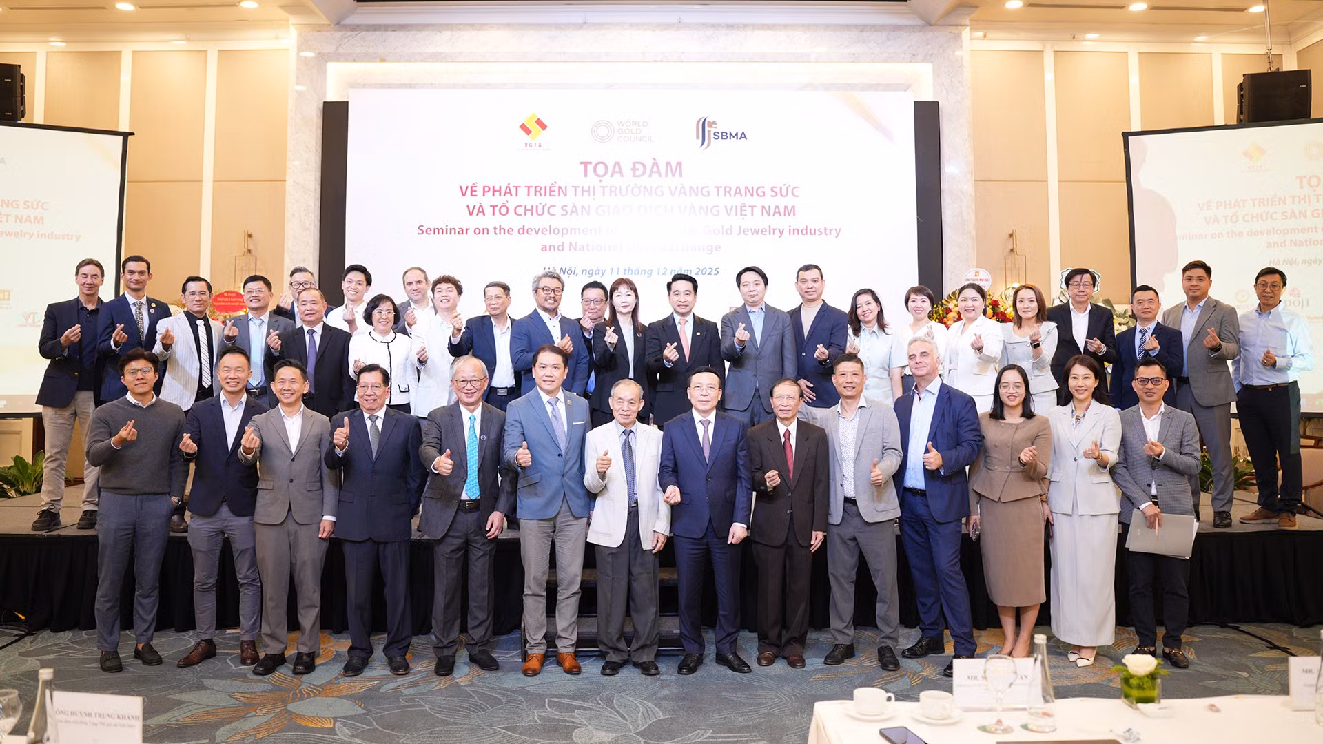 Các đại biểu tham dự tọa đàm.