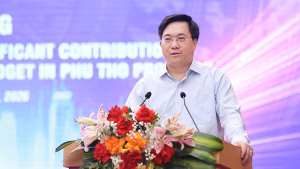 Chủ tịch Ủy ban nhân dân tỉnh Trần Duy Đông phát biểu tại chương trình gặp mặt doanh nghiệp lớn. (Ảnh: Hà Hồng Hà)