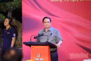 Thủ tướng Chính phủ Phạm Minh Chính phát biểu ý kiến tại Lễ Thắp nến tri ân các Anh hùng liệt sĩ.(Ảnh: Nhật Bắc/VGP).