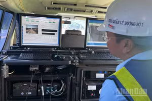 Khu Quản lý đường bộ I phối hợp Trung tâm Kỹ thuật và Công nghệ đường bộ phía bắc đưa xe khảo sát mặt đường vào kiểm tra, thu thập dữ liệu hiện trạng trên các tuyến Quốc lộ.