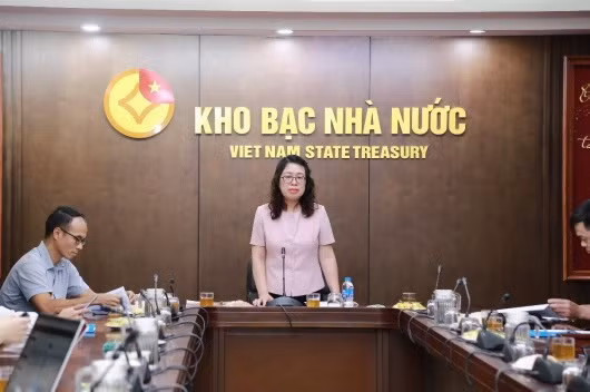 Bà Ngô Thị Nhung, Phó Giám đốc Kho bạc Nhà nước thông tin về tình hình hoạt động của Kho bạc Nhà nước những tháng đầu năm.