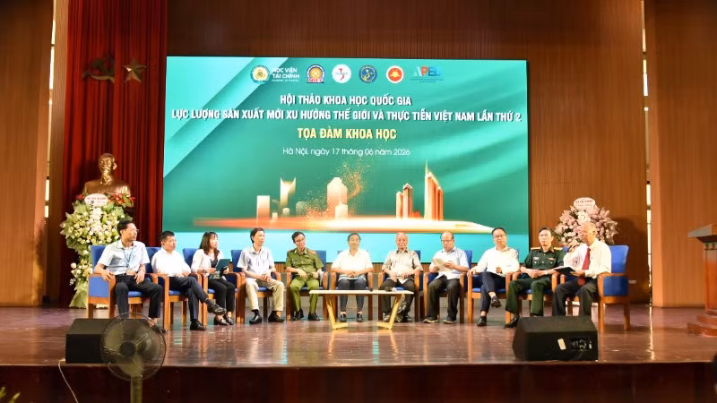 Các đại biểu tham gia Hội thảo Khoa học quốc gia "Lực lượng sản xuất mới - Xu hướng thế giới và thực tiễn Việt Nam".