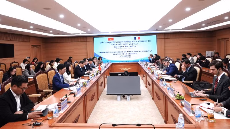 Tăng cường hợp tác thực chất trên nhiều mặt giữa Việt Nam và Cộng hòa Pháp. 