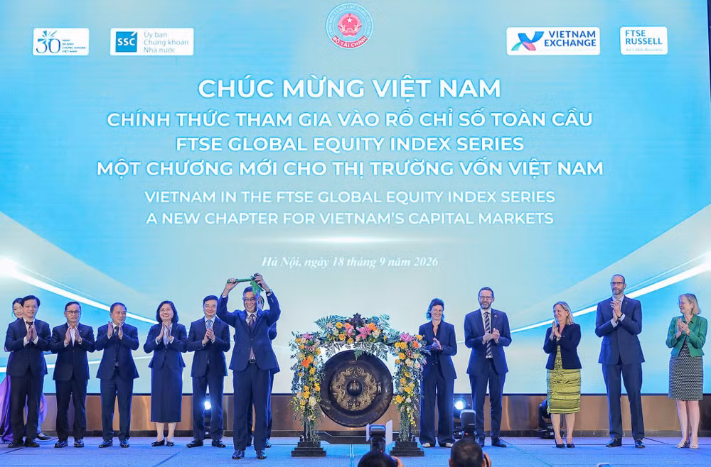 Nghi thức đánh cồng đánh dấu mốc quan trọng để Việt Nam chính thức tham gia vào rổ chỉ số toàn cầu - FTSE Russell Global Equity Index Series. (Ảnh: PV)