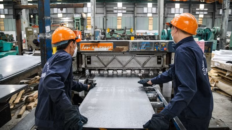 Các doanh nghiệp đang đẩy mạnh nhập khẩu linh kiện sản xuất, hướng tới bứt phá những tháng cuối năm. (Ảnh: THÀNH ĐẠT)