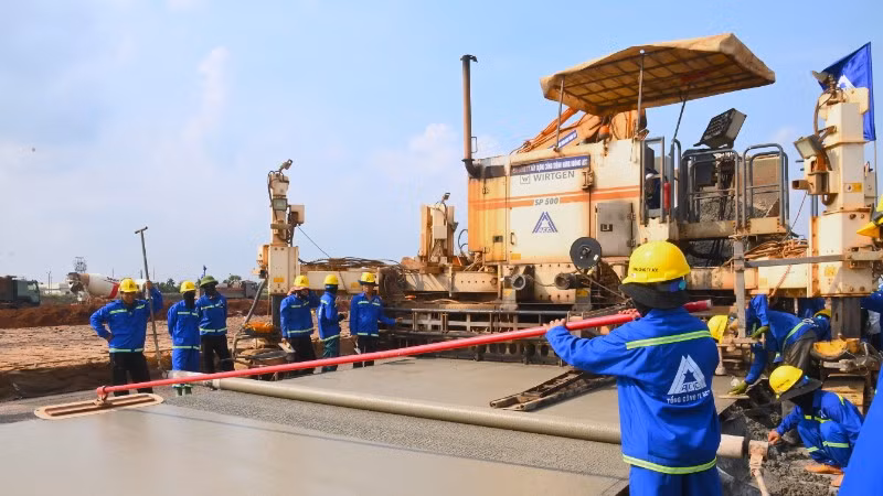 Nỗ lực thực hiện các dự án công trình giao thông trọng điểm những tháng cuối năm 2025. (Ảnh: Tổng Công ty Cảng hàng không Việt Nam cung cấp)