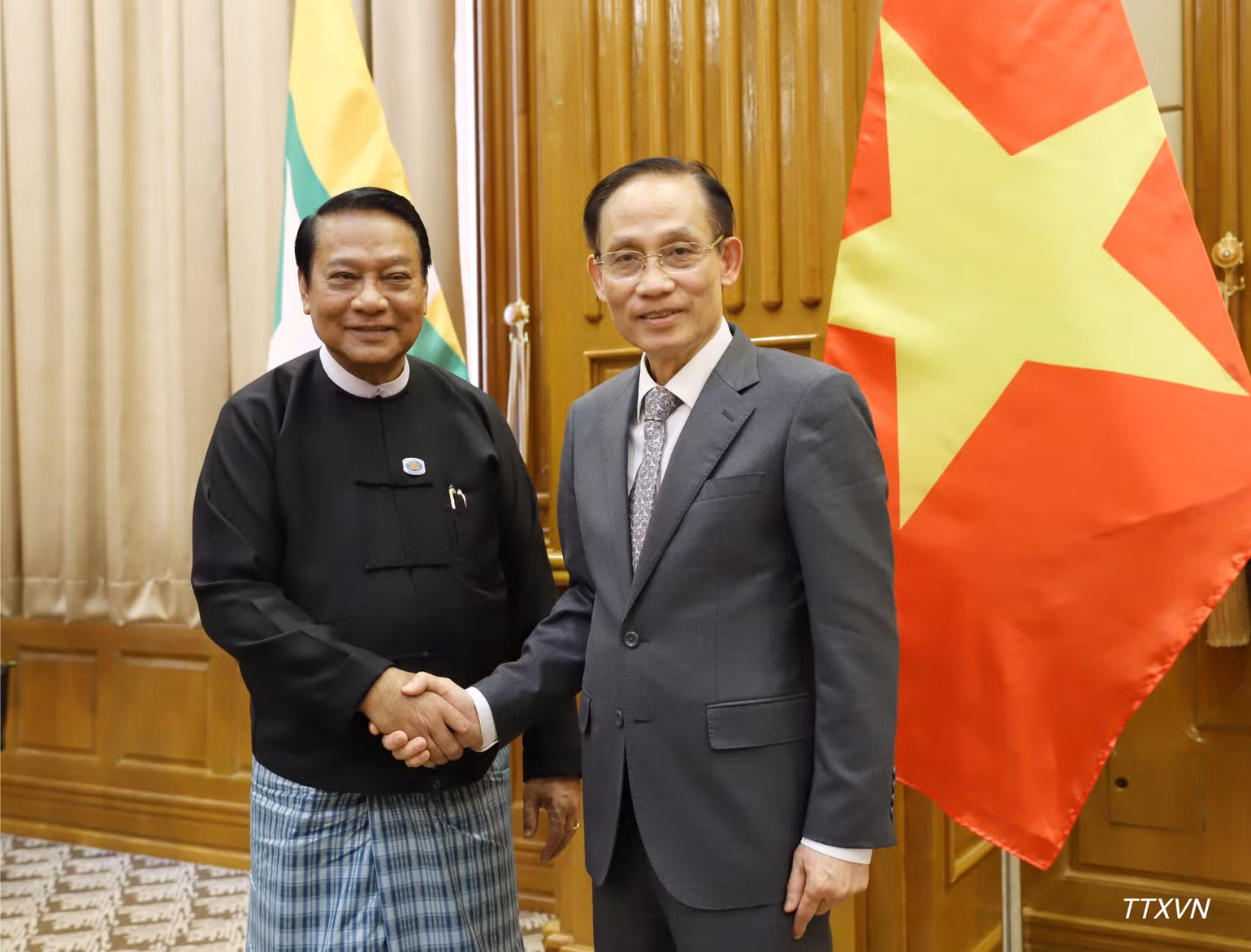 vna-potal-bo-truong-ngoai-giao-le-hoai-trung-hoi-kien-tong-thong-myanmar-va-chu-tich-ha-vien-myanmar-8984030-8093.jpg