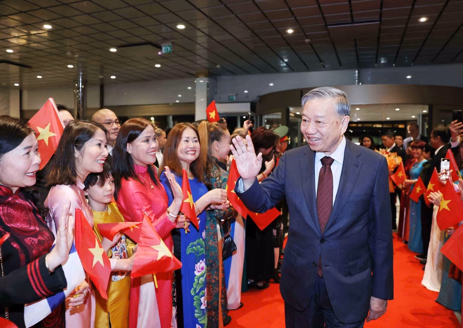vna-potal-tong-bi-thu-to-lam-bat-dau-tham-chinh-thuc-cong-hoa-phan-lan-8350906.jpg