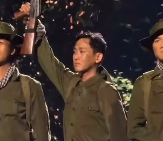 Diễn viên Hứa Vĩ Văn bất ngờ xuất hiện trên sân khấu "Tổ quốc trong tim"