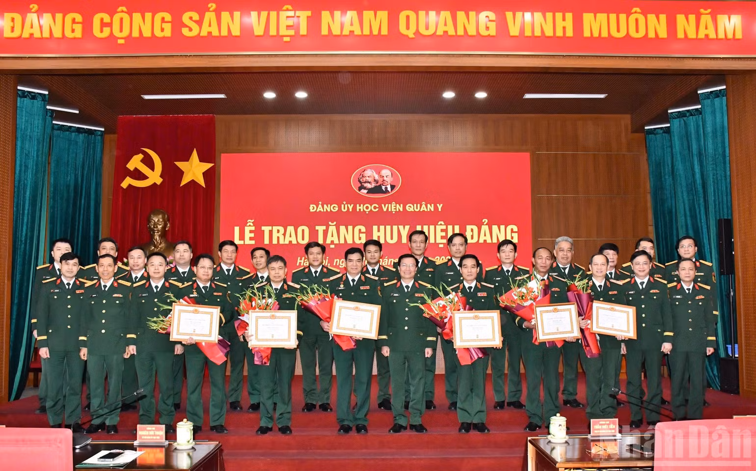 ndo_br_cac-dai-bieu-huy-hieu.jpg
