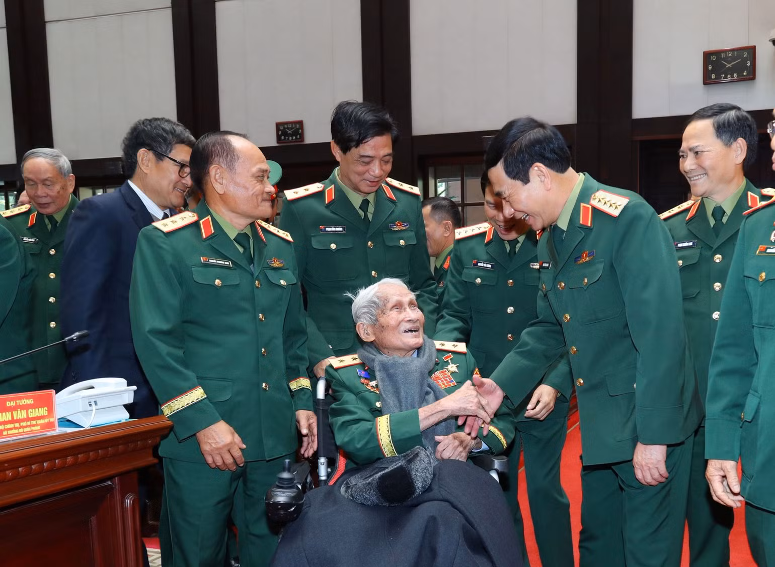 5-dai-tuong-g-bat-tay.jpg
