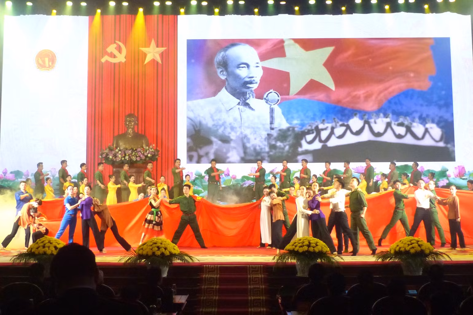 2-tuyen-huan-van-nghe.jpg