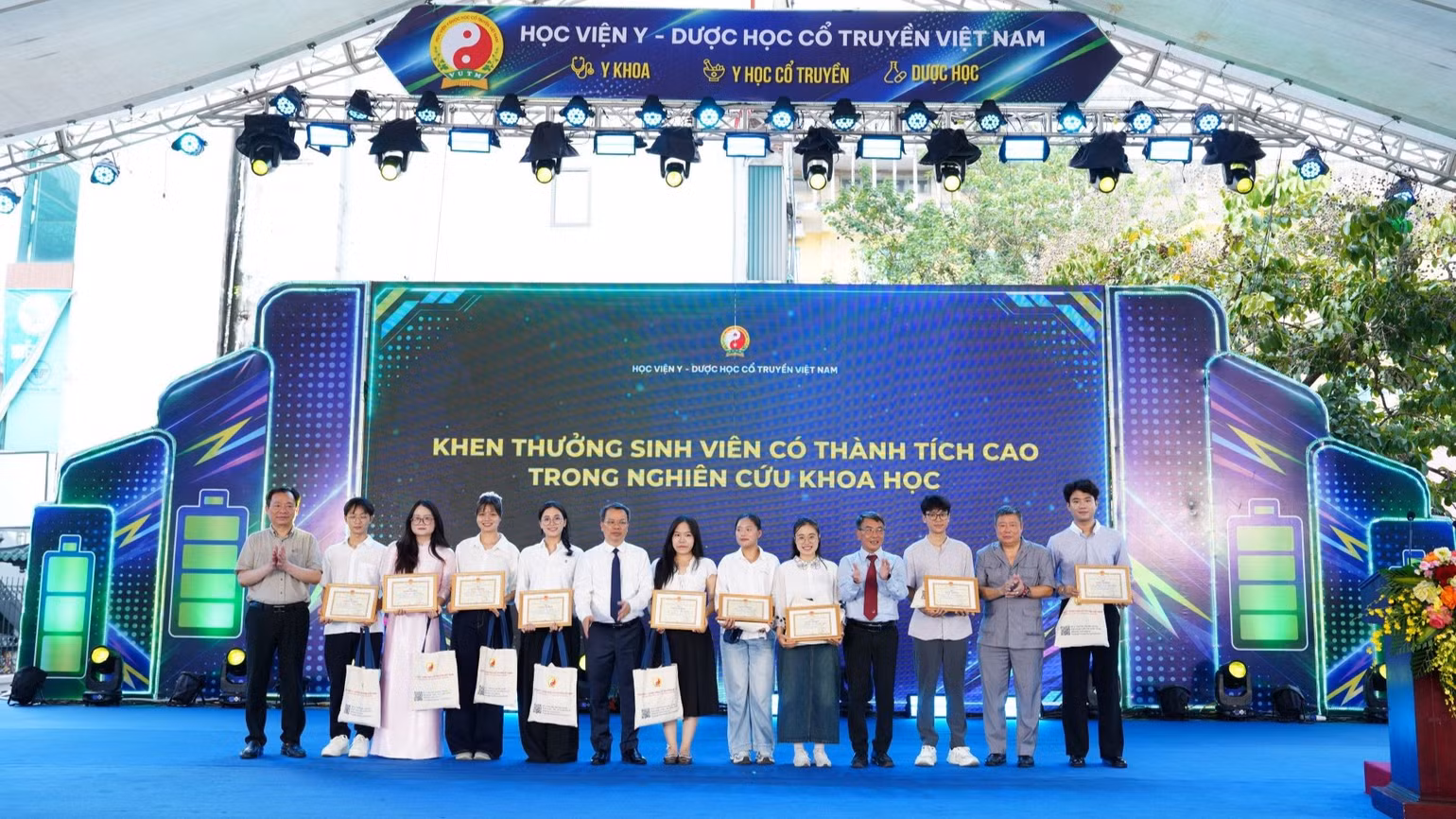 hoc-vien-yd-khen-thuong-sv-7014.jpg