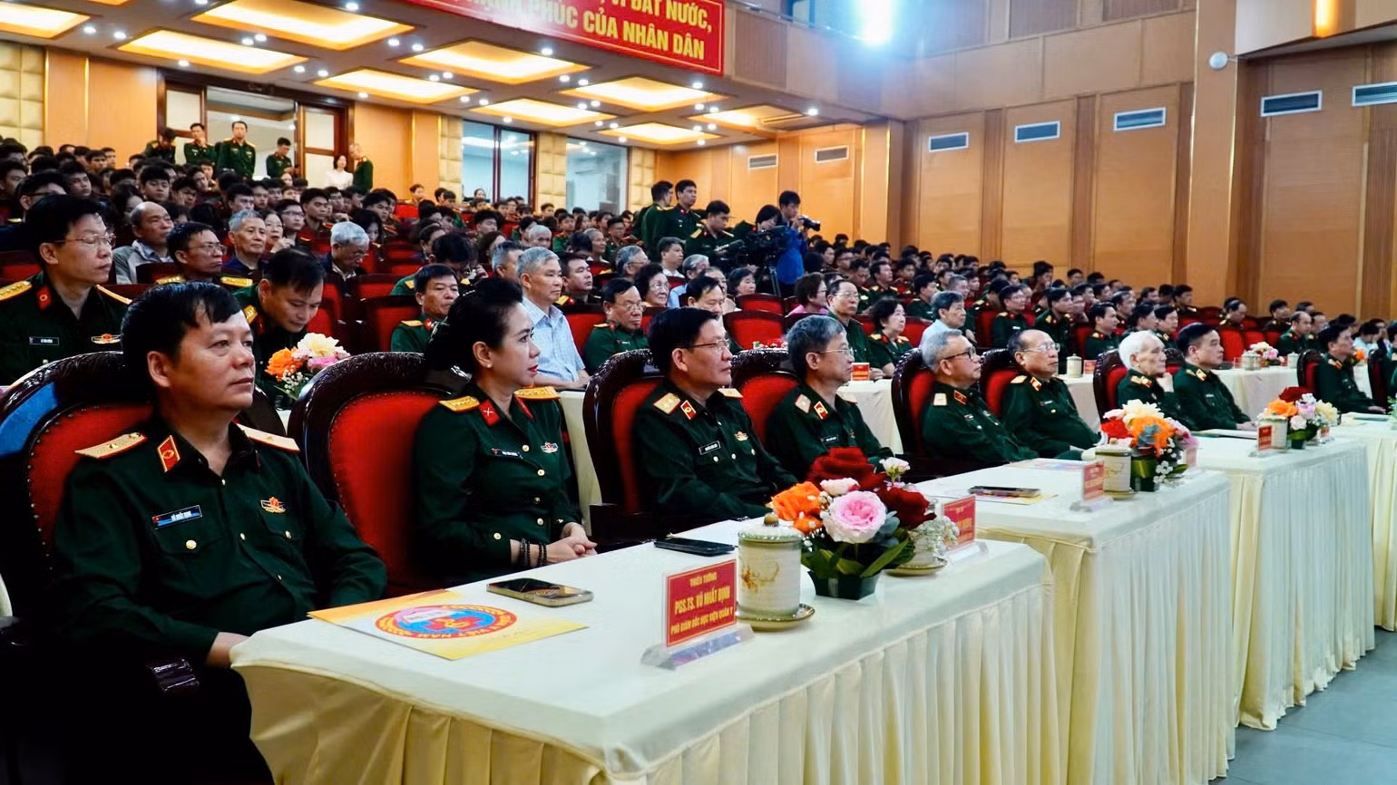quang-canh-qy.jpg