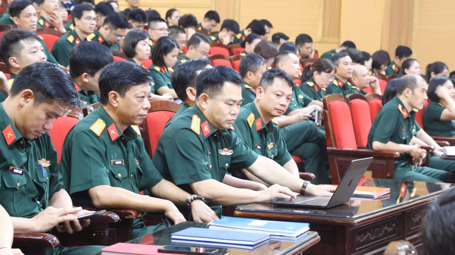 cac-dai-bieu-tham-du-8761.jpg