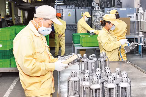 Sản xuất tại Công ty cổ phần Kim khí Thăng Long, Hà Nội. (Ảnh: TUỆ NGHI)
