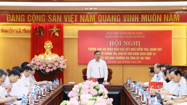 Đồng chí Phạm Gia Túc ghi nhận và đánh giá cao những kết quả đạt được của Ban Thường vụ Tỉnh ủy trong quá trình lãnh đạo, chỉ đạo, thực hiện các nhiệm vụ phát triển trên địa bàn. (Ảnh: NT)