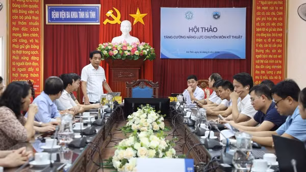 Đại diện lãnh đạo Sở Y tế Hà Tĩnh phát biểu tại hội thảo.