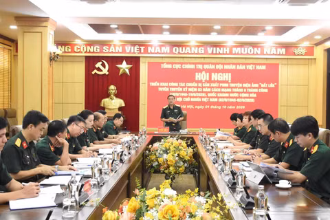 Hội nghị triển khai công tác chuẩn bị sản xuất phim truyện điện ảnh "Đất lửa". (Ảnh: Điện ảnh Quân đội nhân dân)