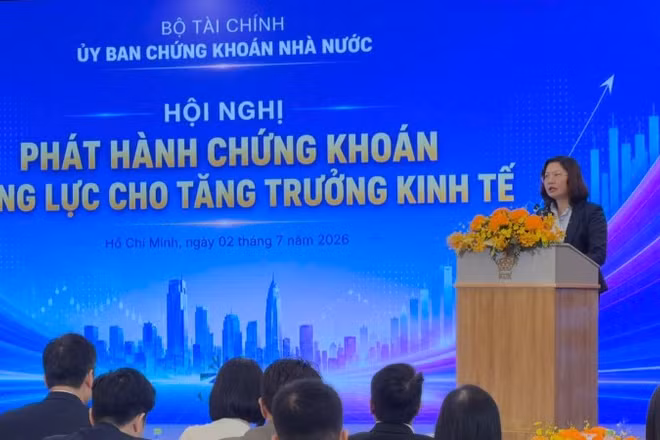 Chủ tịch Ủy ban Chứng khoán Nhà nước Vũ Thị Chân Phương phát biểu ý kiến tại Hội nghị “Phát hành chứng khoán - Động lực cho tăng trưởng kinh tế” tại Thành phố Hồ Chí Minh.