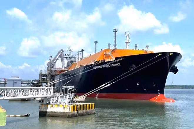 Tàu Methane Mickie Harper vận chuyển khoảng 73.000 tấn LNG từ Canada đã cập cảng LNG Thị Vải.