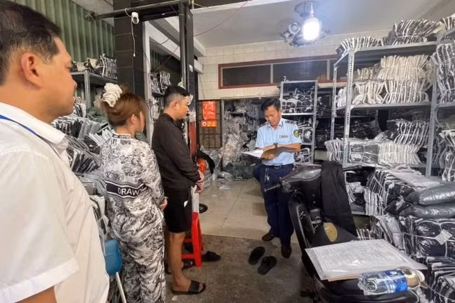 Lực lượng quản lý thị trường tạm giữ toàn bộ số hàng hóa vi phạm.