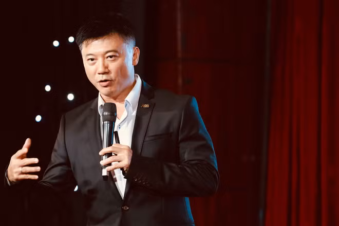 Phó Tổng Giám đốc ACB Nguyễn Khắc Nguyện, chia sẻ kinh nghiệm tại hội thảo “Xây dựng doanh nghiệp học tập trong thành phố học tập”. (Ảnh: ACB)
