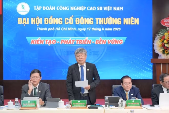 Các đại biểu chủ trì Đại hội đồng cổ đông thường niên VRG năm 2026 tại Thành phố Hồ Chí Minh.