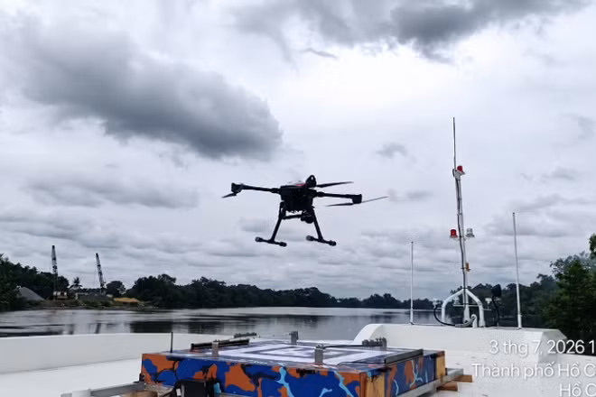 UAV của CT UAV đáp tự động không dừng trên tàu thủy đang chạy tốc độ cao.