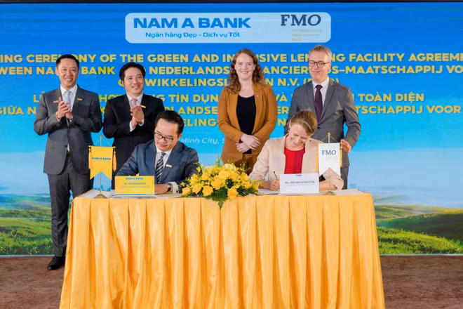 Đại diện Lãnh đạo Nam A Bank và FMO ký kết thỏa thuận. (Ảnh: NAB)