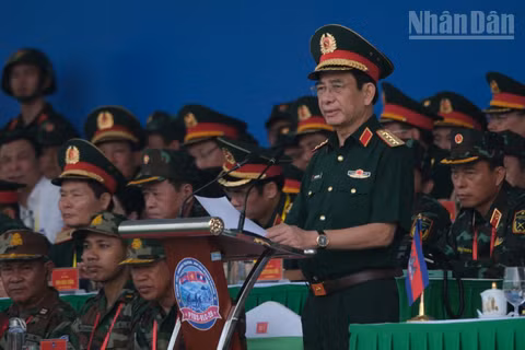 Đại tướng Phan Văn Giang phát biểu chỉ đạo và khai mạc Diễn tập chung về phòng thủ dân sự giữa Quân đội ba nước Việt Nam-Lào-Campuchia năm 2026. (Ảnh: THẾ ĐẠI)