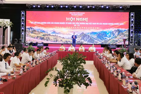 Hội nghị kết nối giao thương giữa các doanh nghiệp và tổ chức xúc tiến thương mại Việt Nam với các doanh nghiệp Trung Quốc. (Ảnh: KHÁNH TOÀN)
