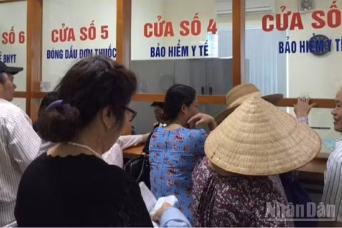 Cử tri kiến nghị tăng mức hưởng bảo hiểm y tế cho cán bộ hưu trí. (Ảnh: ĐỖ THOA)