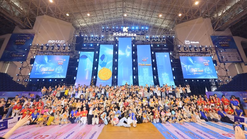 Festival “Mẹ bầu và Em bé 2025” với nhiều hoạt động phong phú và sự tham gia hào hứng của các gia đình.