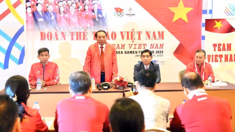 Đồng chí Nguyễn Văn Hùng, Ủy viên Trung ương Đảng, Bộ trưởng Văn hóa, Thể thao và Du lịch, Chủ tịch Ủy ban Olympic Việt Nam thăm và động viên Đoàn Thể thao Việt Nam trong thời gian tham gia tranh tài tại SEA Games 33 ở Thái Lan.