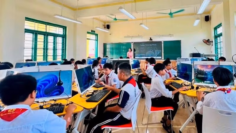 Phòng học thông minh với hệ thống máy tính hiện đại của Trường THCS Giao Phong, xã Giao Ninh (tỉnh Ninh Bình).