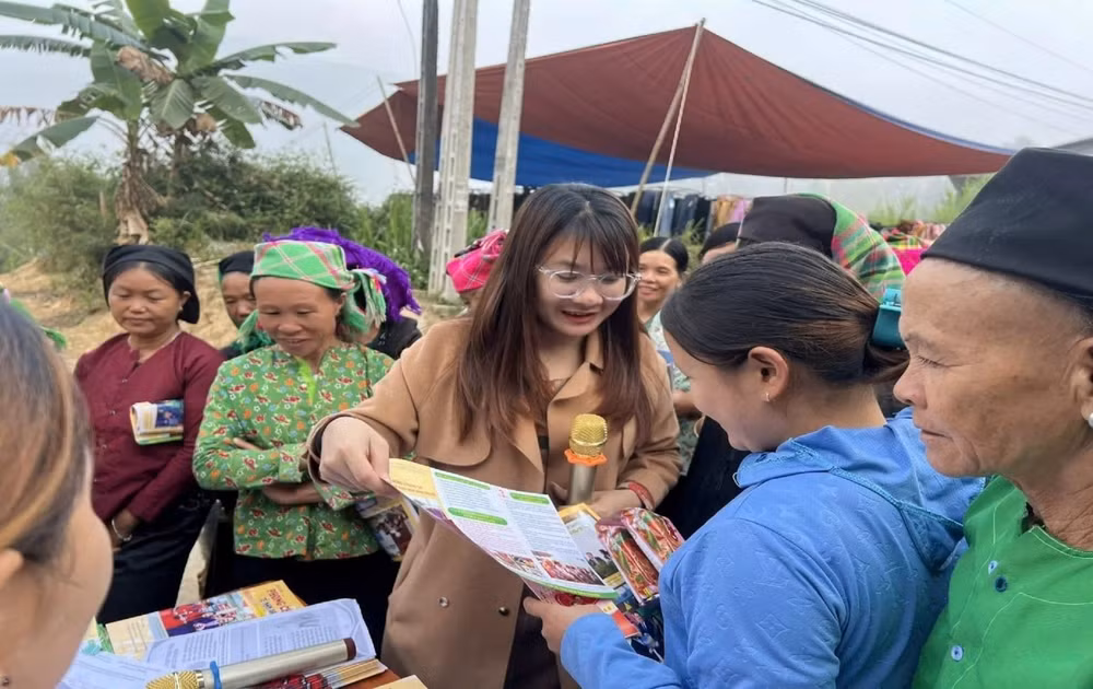 Tuyên truyền về phòng, chống mua bán người cho người dân tại các khu vực miền núi.
