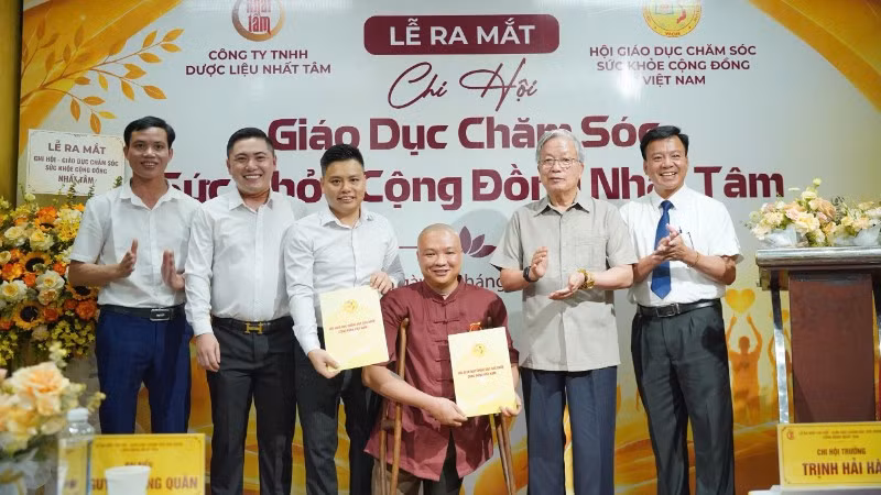 Ban Chấp hành Chi hội Giáo dục chăm sóc sức khỏe cộng đồng Nhất Tâm ra mắt.