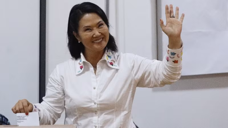 Bà Keiko Fujimori bỏ phiếu trong cuộc bầu cử tổng thống tại Lima, Peru ngày 7/6/2026. Ảnh: THX/TTXVN