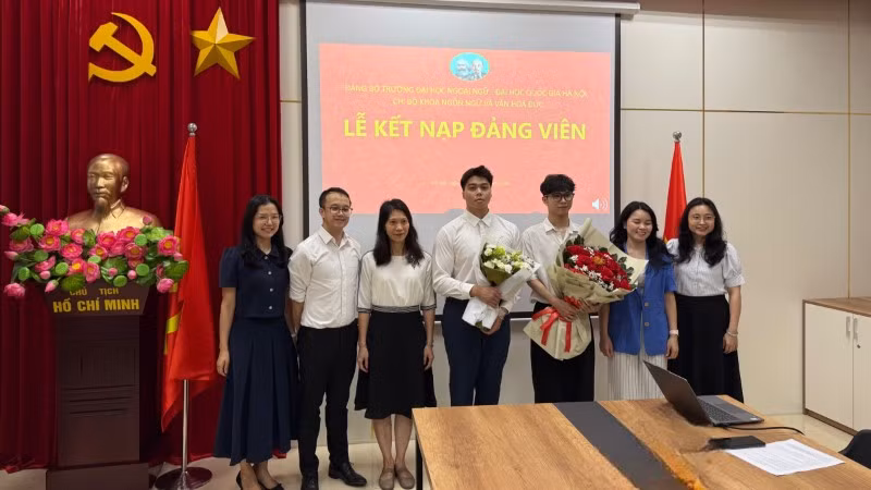 Trường đại học Ngoại ngữ (Đại học Quốc gia Hà Nội) chú trọng công tác phát triển đảng viên trong học sinh, sinh viên.
