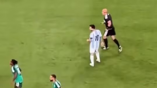 Xem lại bàn mở tỷ số của Messi vào lưới Algeria qua góc nhìn của người hâm mộ