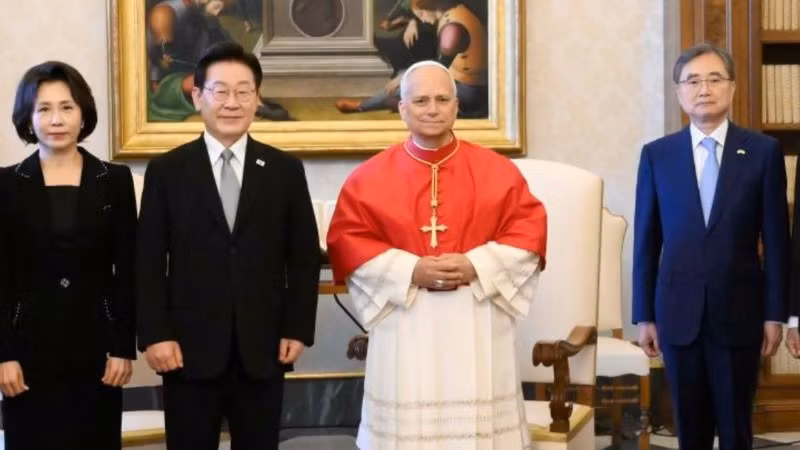 Giáo hoàng Leo XIV tiếp Tổng thống Hàn Quốc Lee Jae Myung. (Ảnh: Vatican News)