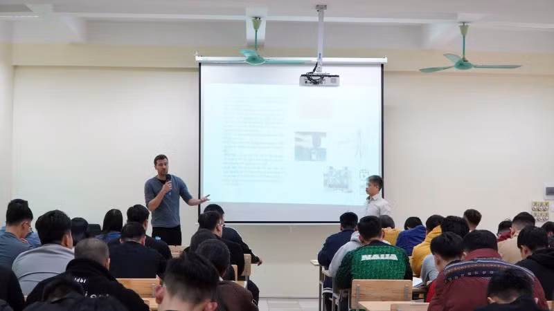 gen-h-z6896661520763-a1f579a4bac1eb4ad5c6ec08595a9cfe-5894.jpg
