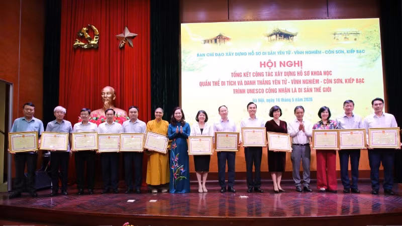 Trao Bằng khen của Thủ tướng Chính phủ, Bằng khen của Chủ tịch Ủy ban nhân dân tỉnh Quảng Ninh cho các tập thể, cá nhân có những đóng góp trong công tác xây dựng Hồ sơ khoa học Quần thể di tích và danh thắng Yên Tử-Vĩnh Nghiêm-Côn Sơn, Kiếp Bạc là Di sản văn hóa thế giới.